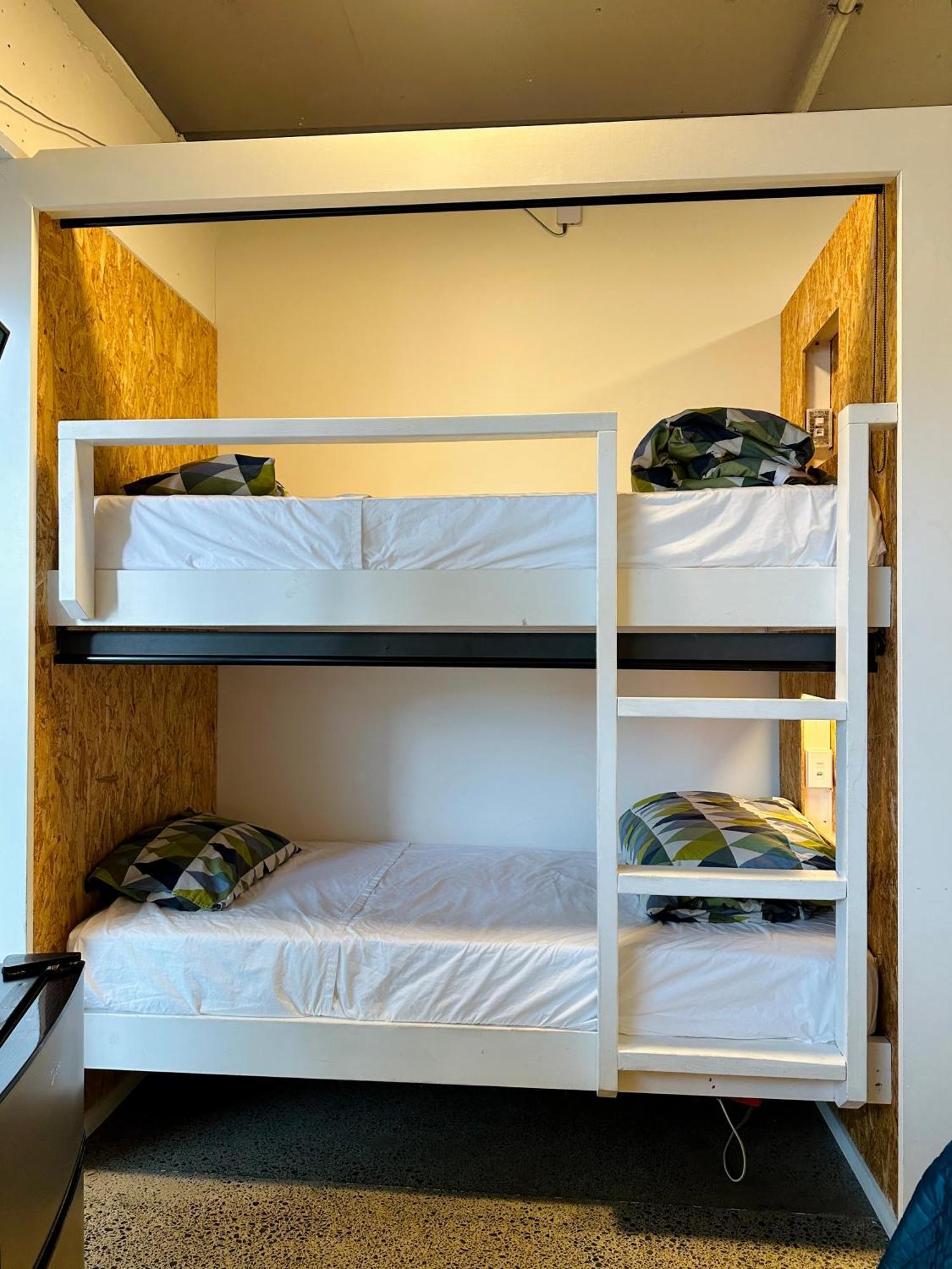 Tmacs Auckland Hostel Bagian luar foto